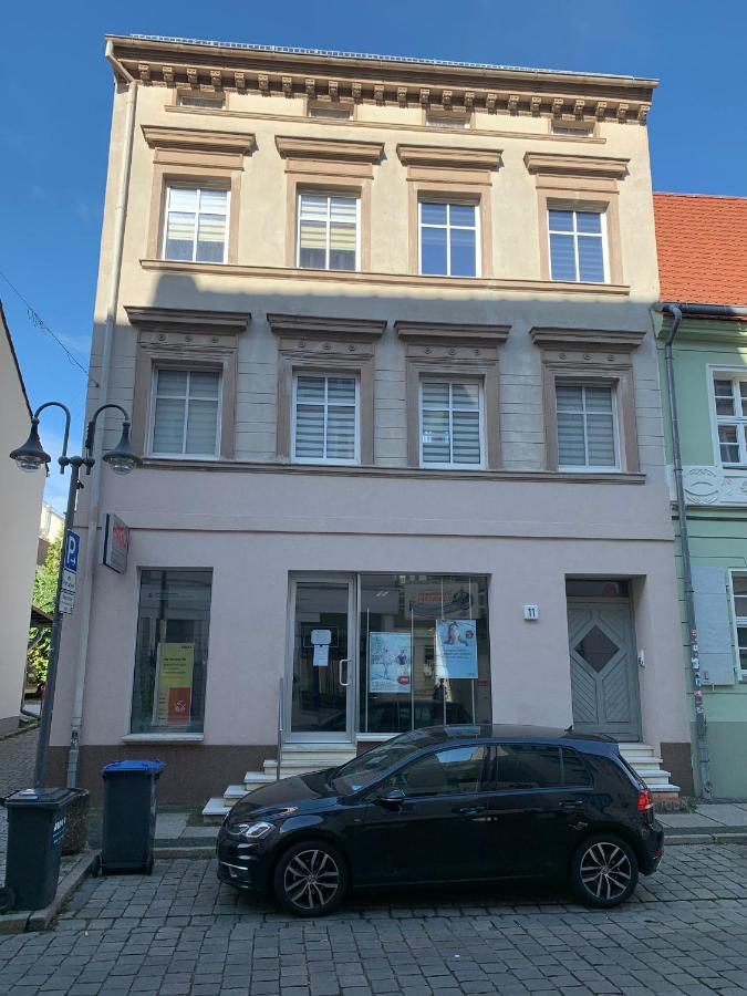 *Central_50M2_Kitchen_Washer_Netflix_Parking Cottbus Exterior photo